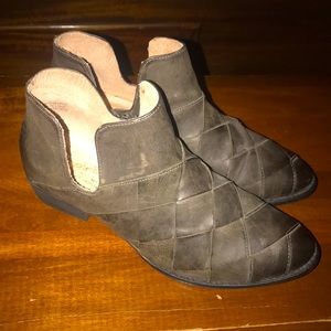 Seychelles Zip-up Booties. Size 8 Excellent Condition Green/Brown Woven Leather